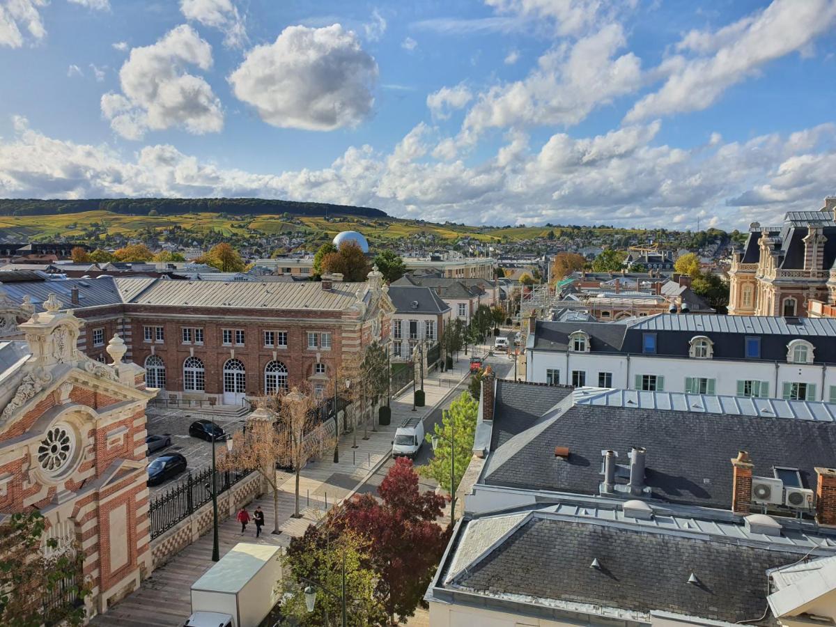 L'Epopee Panoramique - Parking - Avenue De Champagne - Epernay Apartment Exterior photo