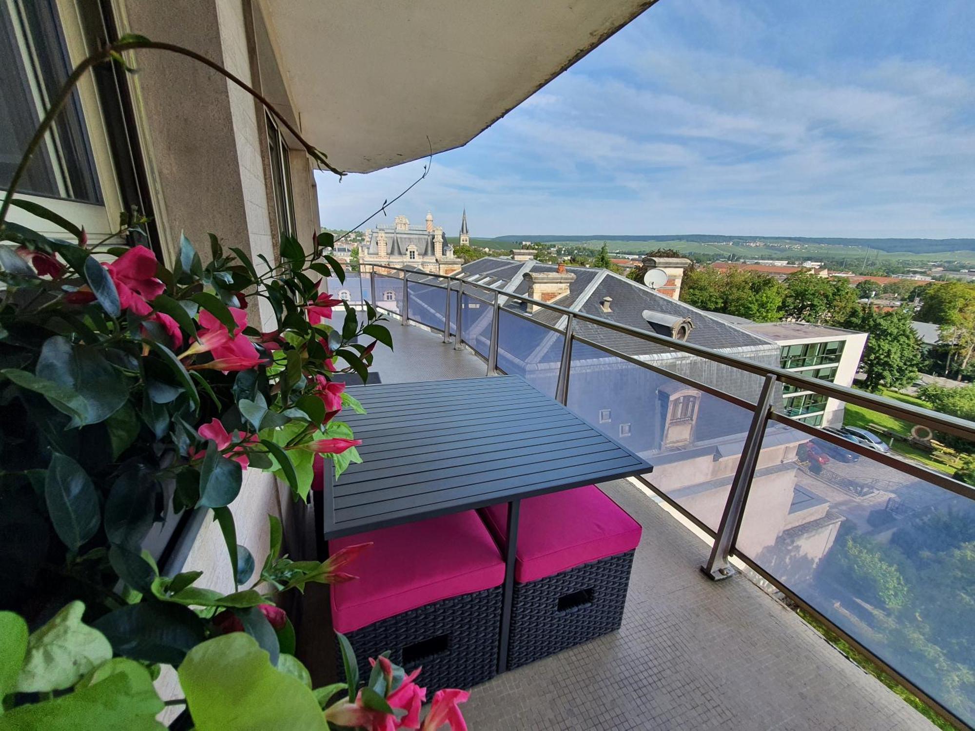 L'Epopee Panoramique - Parking - Avenue De Champagne - Epernay Apartment Exterior photo